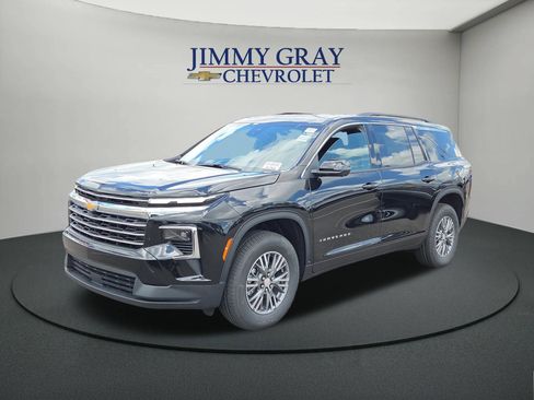 New 2026 Chevrolet Traverse LT w/ Driver Confidence Package FWD image 1