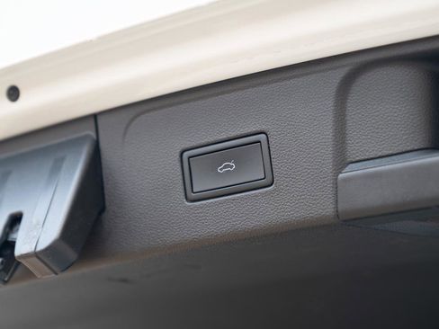 Used 2023 Volkswagen Atlas SE w/ Panoramic Sunroof Package image 17