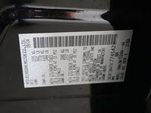 Used 2025 Nissan Rogue SV FWD image 36