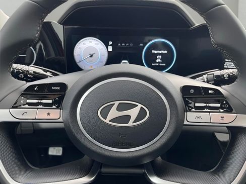 New 2025 Hyundai Elantra Limited image 25