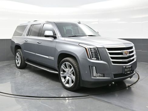 Used 2020 Cadillac Escalade ESV Luxury image 3