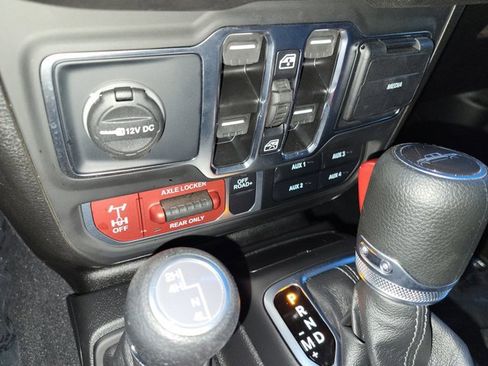 Certified 2025 Jeep Gladiator Sport image 36