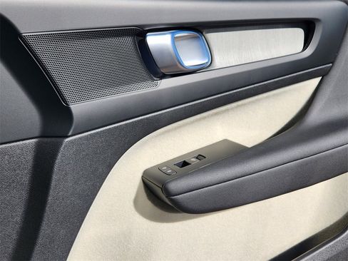 New 2026 Volvo XC40 B5 Plus w/ Protection Package Premier image 20