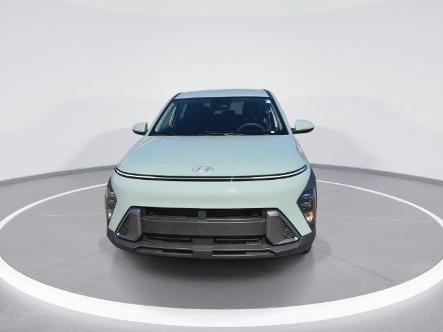 Used 2027 Hyundai Kona SE FWD image 3