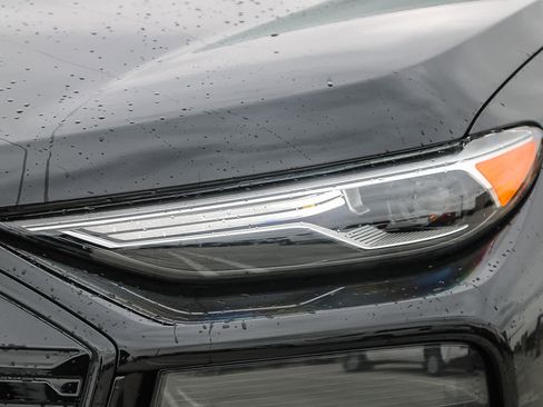 Used 2025 Audi Q6 e-tron Premium w/ Convenience Package image 4