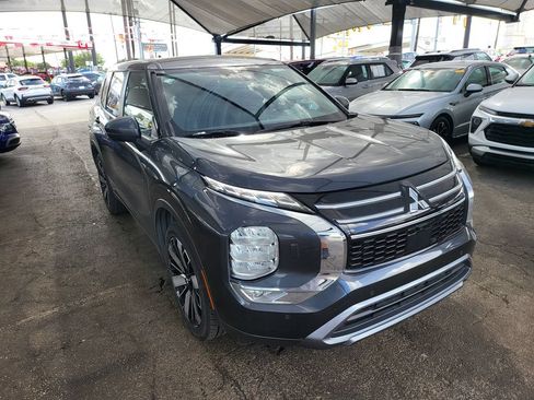 Used 2025 Mitsubishi Outlander SE AWD/4WD image 2