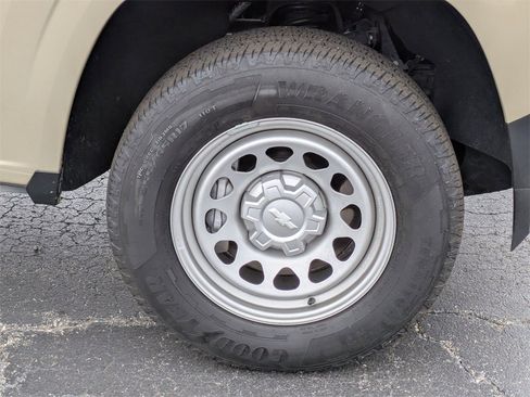 Used 2023 Chevrolet Colorado W/T image 11