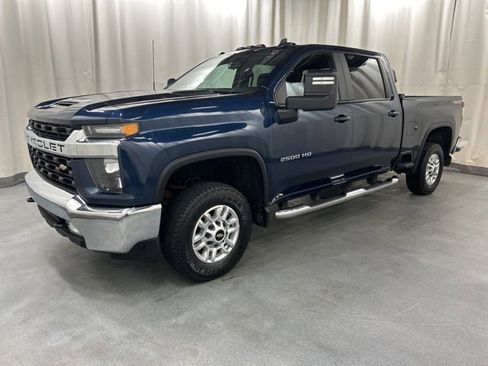 Used 2022 Chevrolet Silverado 2500 LT w/ Convenience Package image 2