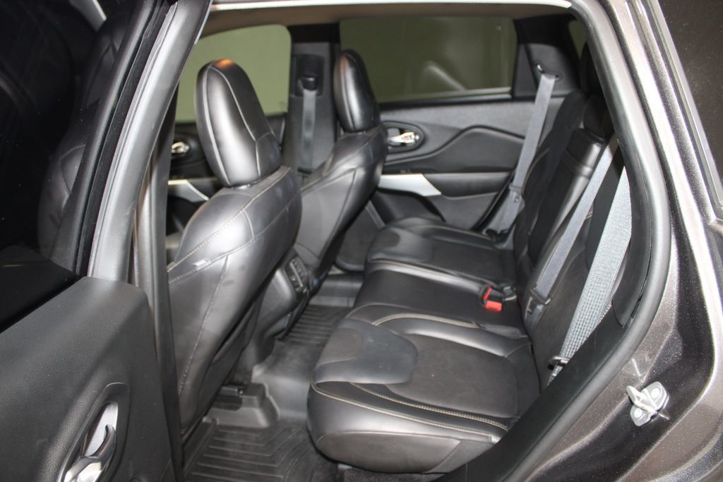 Used 2018 Jeep Cherokee Latitude Plus FWD image 23