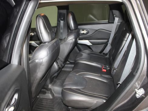 Used 2018 Jeep Cherokee Latitude Plus FWD image 23