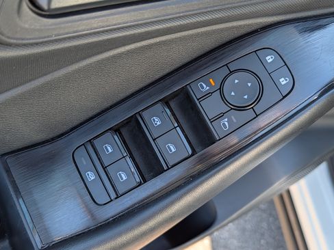 Used 2024 Nissan Rogue S AWD/4WD image 19