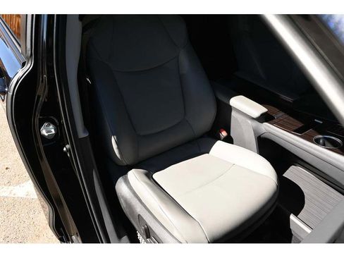 Used 2022 Toyota Sienna XLE image 16