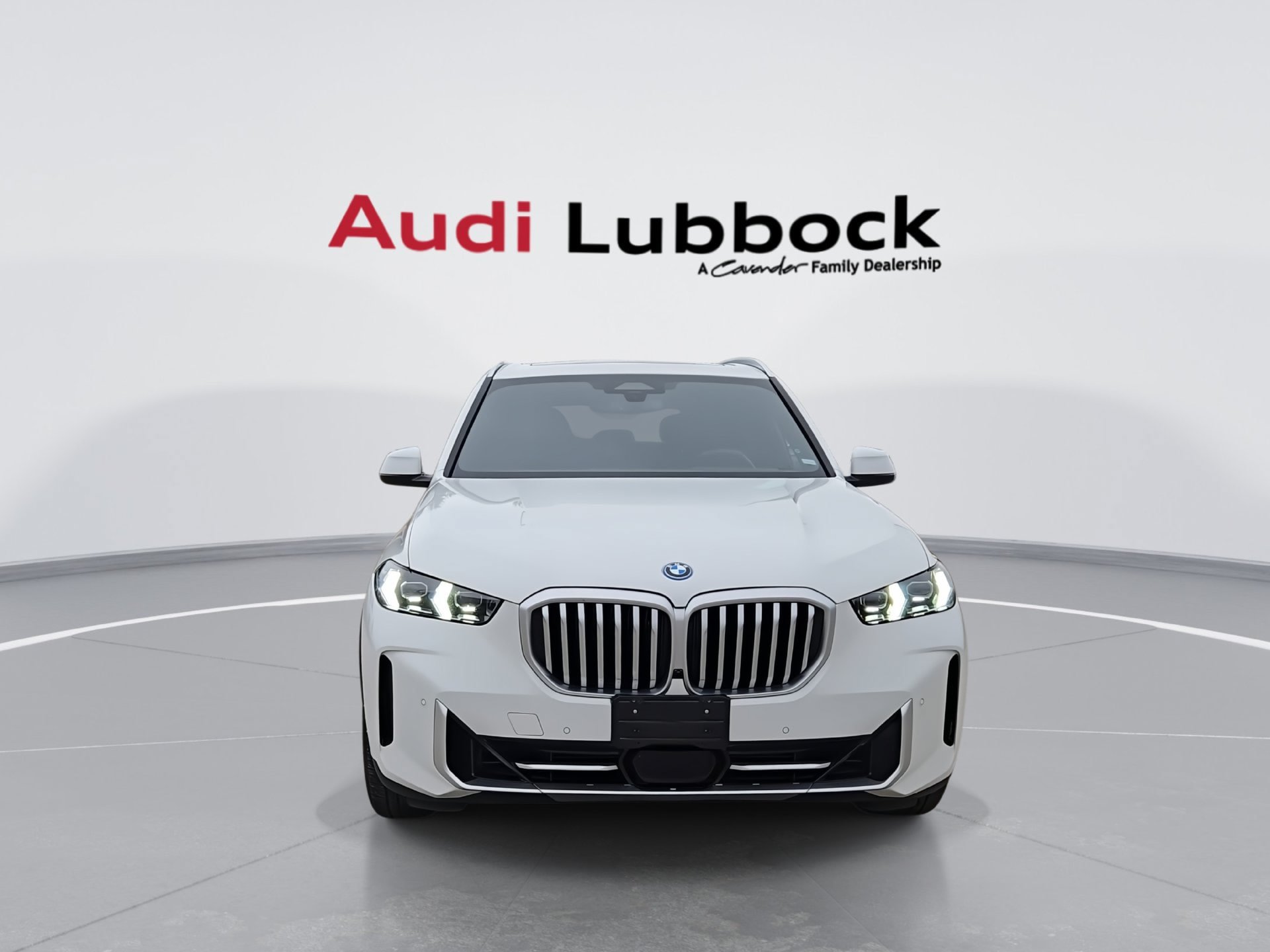 Used 2025 BMW X5 xDrive50e AWD/4WD image 3