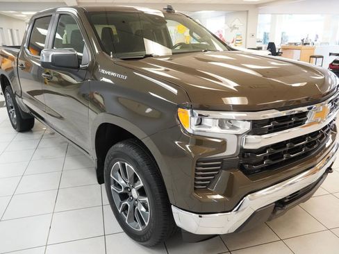 Used 2023 Chevrolet Silverado 1500 LT AWD/4WD image 15
