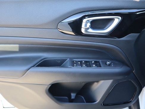 New 2026 Jeep Compass Latitude image 15