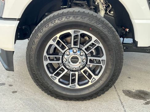 Used 2026 Ford F350 Platinum w/ Platinum Plus Package image 32