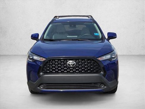 Used 2022 Toyota Corolla Cross LE image 2