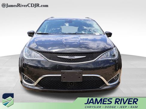 Used 2020 Chrysler Pacifica Touring-L w/ Advanced Safetytec Group FWD image 7