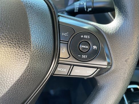 Used 2022 Toyota Corolla LE image 12