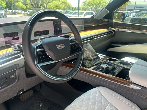 Certified 2025 Cadillac Escalade Premium Luxury Platinum w/ LPO, Radiant Package image 10