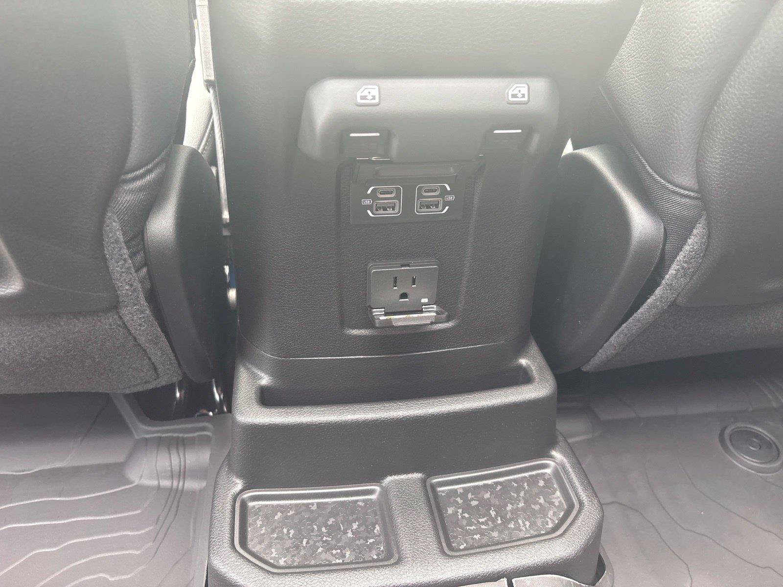 New 2026 Jeep Wrangler Unlimited Sahara w/ Whitecap Package AWD/4WD image 19