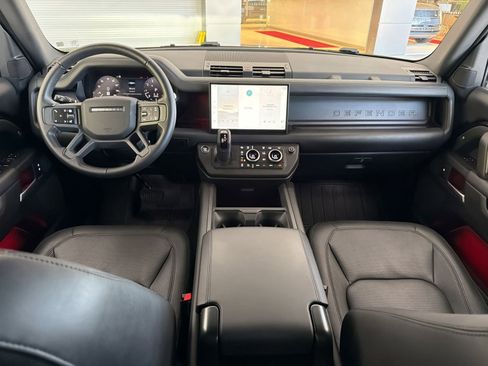 Certified 2025 Land Rover Defender 130 X-Dynamic SE AWD/4WD image 17