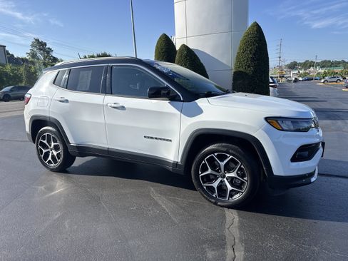 Used 2025 Jeep Compass Limited AWD/4WD image 1