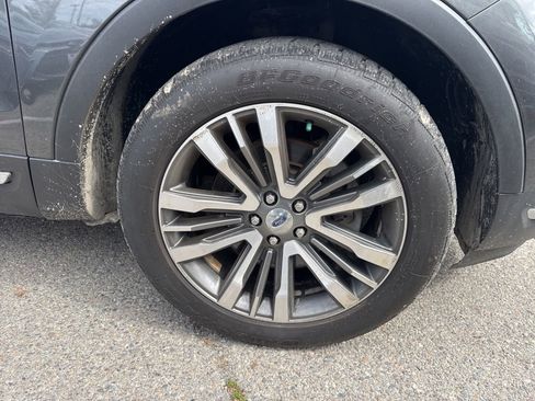 Used 2018 Ford Explorer Platinum AWD/4WD image 4