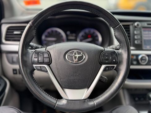 Used 2023 Toyota Highlander Platinum AWD/4WD image 9