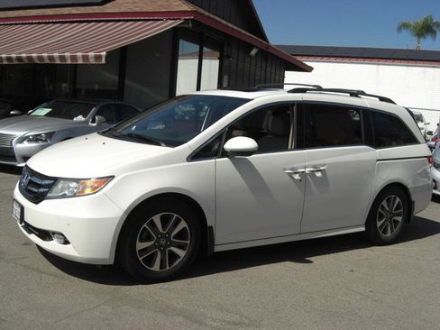 Used 2015 Honda Odyssey Touring image 2