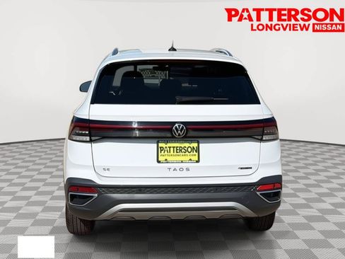 Used 2025 Volkswagen Taos SE AWD/4WD image 3