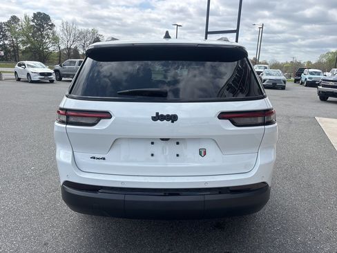 Used 2023 Jeep Grand Cherokee L Laredo image 7