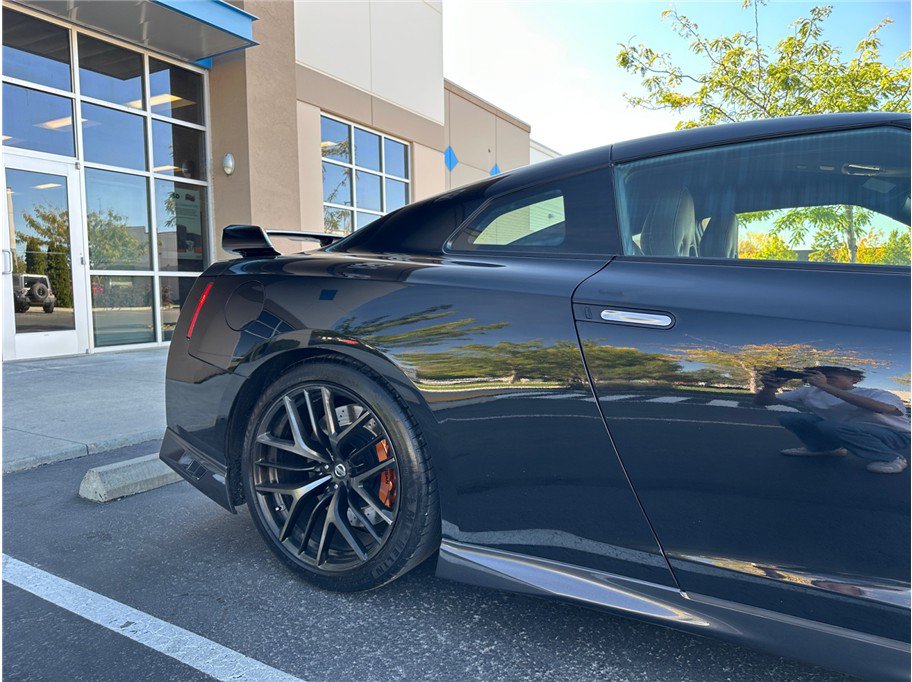 Used 2018 Nissan GT-R Premium AWD/4WD image 17