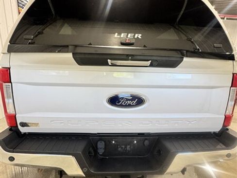 Used 2017 Ford F250 Lariat w/ Lariat Value Package AWD/4WD image 7