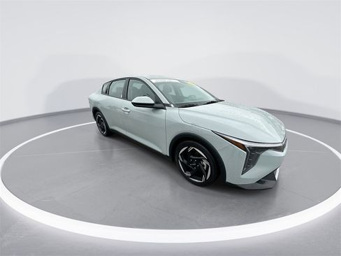 Used 2025 Kia K4 EX image 2