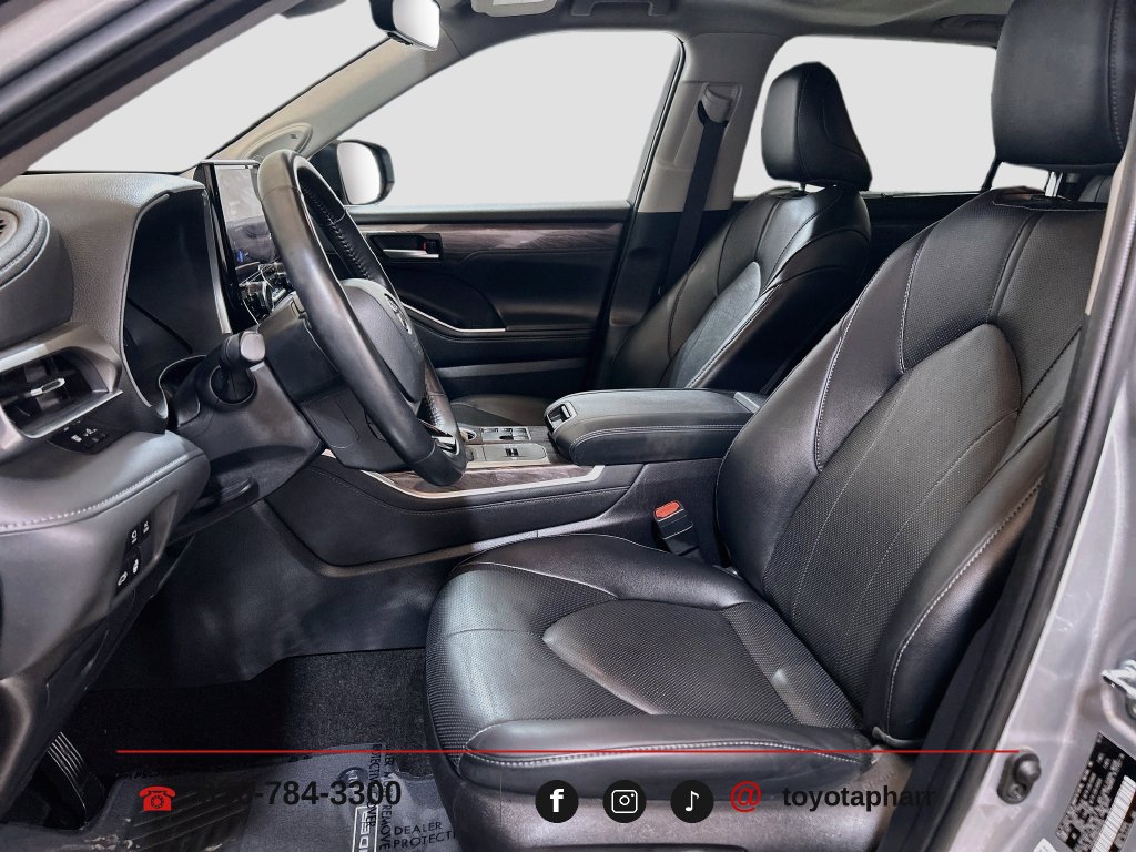 Used 2024 Toyota Highlander Limited FWD image 20