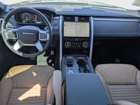 New 2025 Land Rover Discovery Dynamic SE image 15