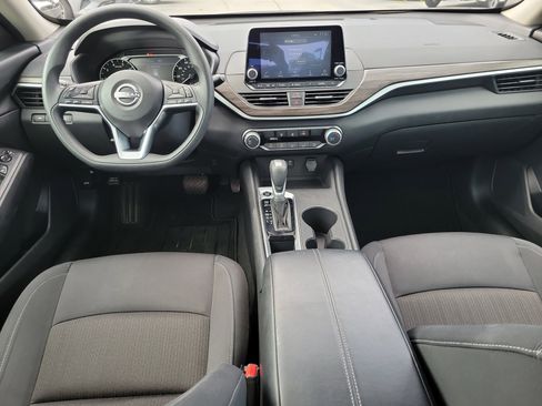 Used 2025 Nissan Altima 2.5 SV FWD image 14