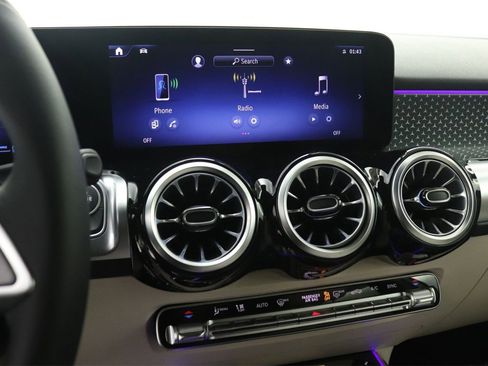 New 2025 Mercedes-Benz GLB 250 image 6