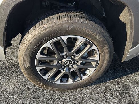 Used 2024 Toyota Tundra Limited image 32