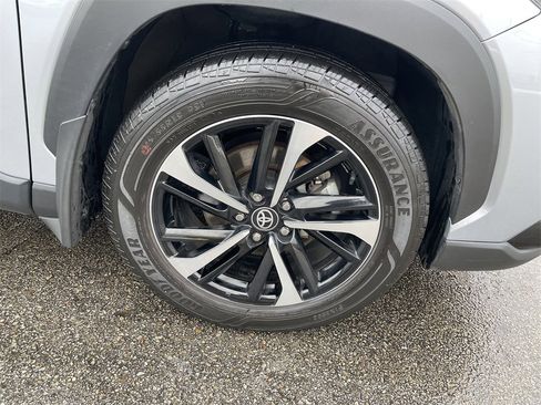 Used 2024 Toyota Corolla Cross XSE w/ Convenience Package image 11