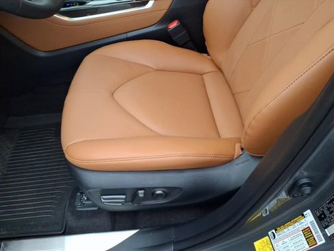 Used 2026 Toyota Highlander Platinum image 24