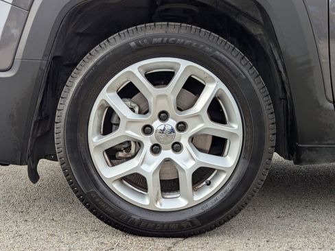 Used 2018 Jeep Renegade Latitude w/ Safety & Security Group image 25