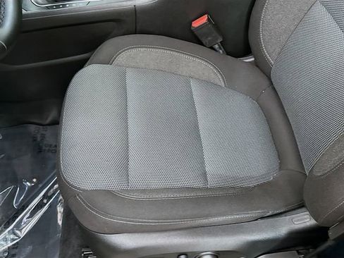 Used 2023 Chevrolet Traverse LT image 19