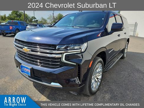 Used 2024 Chevrolet Suburban LT w/ Luxury Package AWD/4WD image 4