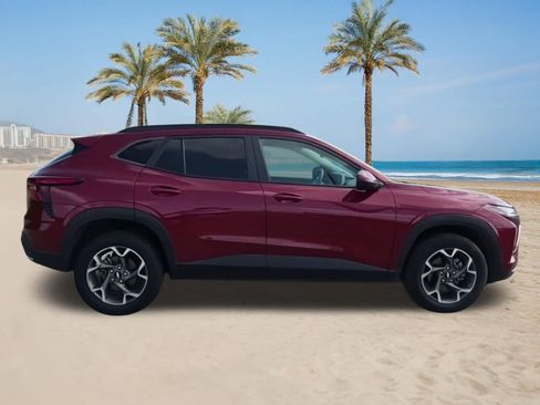 Used 2024 Chevrolet Trax LT FWD image 9