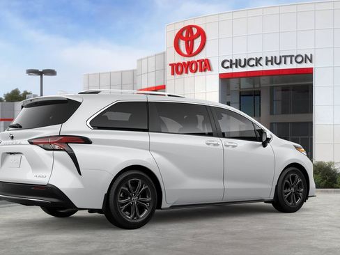 Used 2025 Toyota Sienna Platinum AWD/4WD image 26