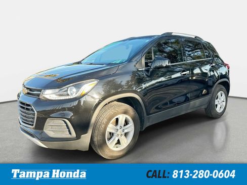 Used 2020 Chevrolet Trax LT w/ LT Convenience Package FWD image 1