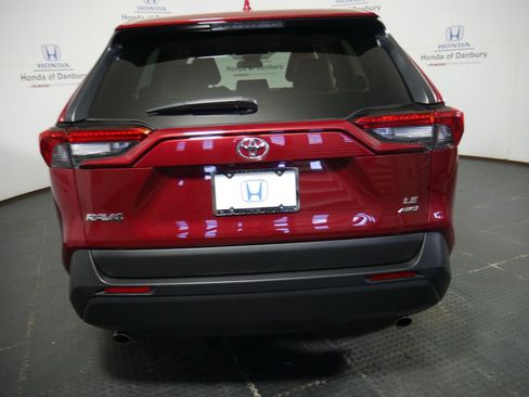 Used 2022 Toyota RAV4 LE image 10