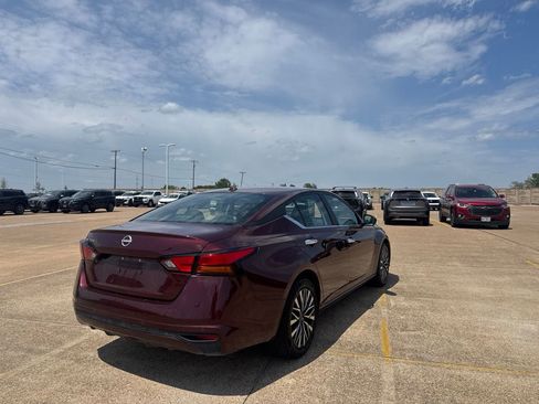 Certified 2025 Nissan Altima 2.5 SV FWD image 17
